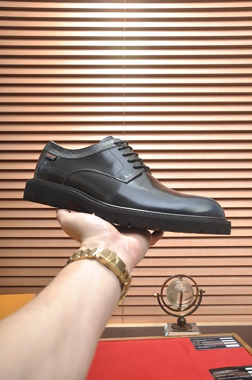 Men's men's shoes 💰560💶 [LV] (original single cowhide lining) 🍀LV's latest genuine leather business suit shoes are launched simultaneously on the official website. The first-layer cowhide imported from Italy is made of heavy gold, 💥1:1 rubber outsole from the official website. Versatile to wear, high-end without losing class, and the color combination is extraordinary. This four-season style is alluring when worn on your feet, showing off your big-name flair. Standard code 38-44 (45 customized)
